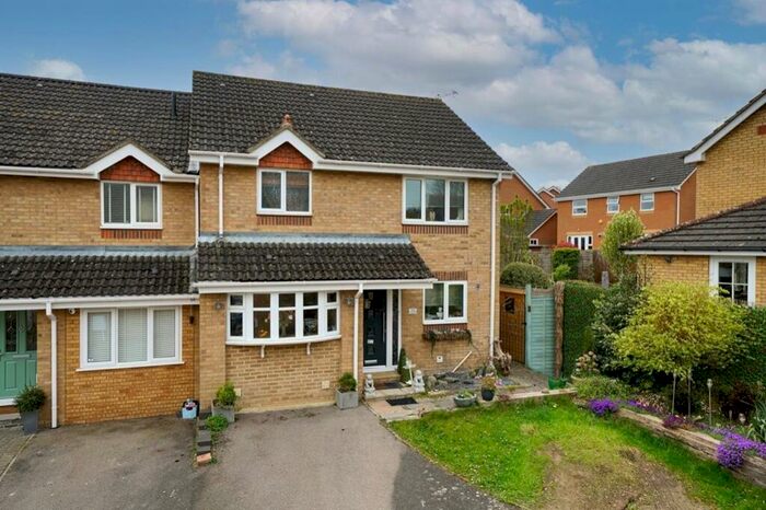 3 Bedroom Semi-Detached House To Rent In Betjeman Way, Gadebridge Park, Hemel Hempstead, Hertfordshire, HP1