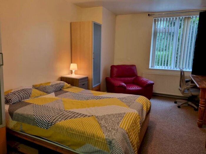 4 Bedroom House To Rent In Caernarfon Road, Bangor, Gwynedd, LL57