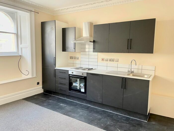 2 Bedroom Maisonette To Rent In Whiteladies Road, Clifton, Bristol, BS8