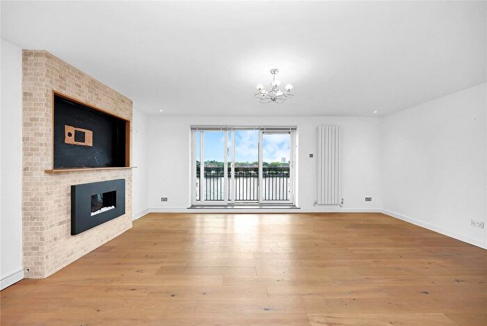 2 Bedroom Flat To Rent In Narrow Street, Limehouse, E14