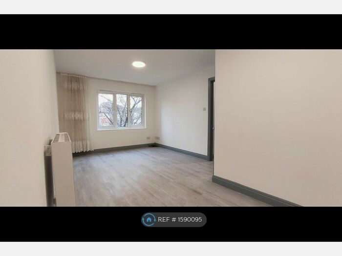 2 Bedroom Flat To Rent In Keswick Court, London, SE13