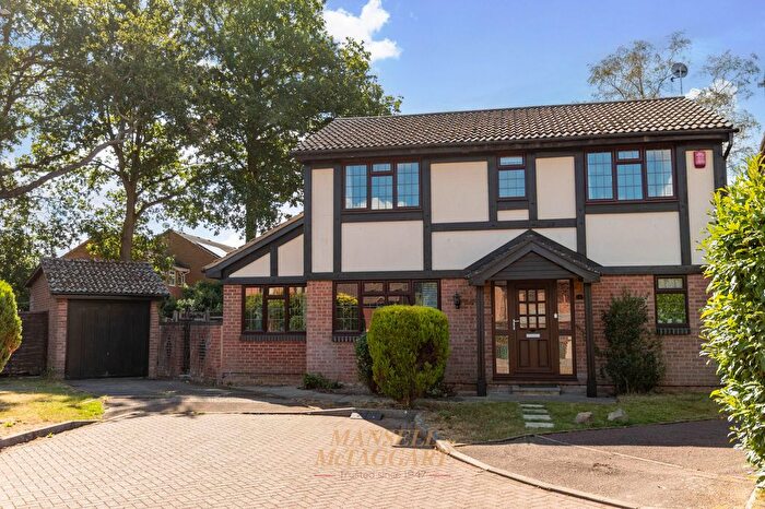 4 Bedroom Detached House For Sale In Horndean Close, Crawley, RH10