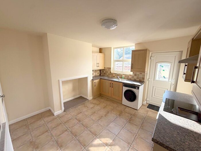 2 Bedroom Terraced House To Rent In Chatsworth Road, Chesterfield, Derbyshire, S40