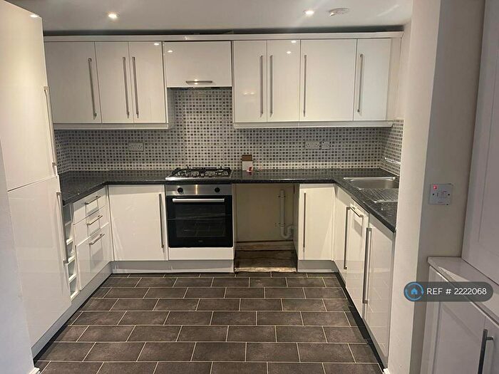 2 Bedroom Flat To Rent In Rochdale Road, Rochdale, OL16