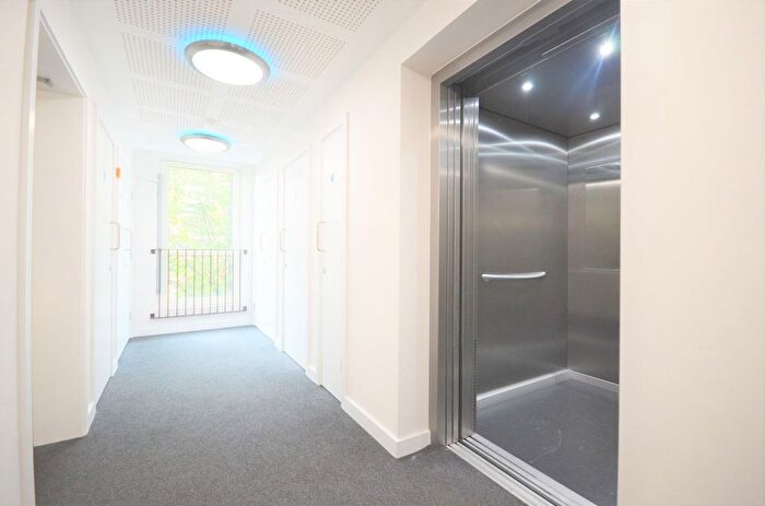 1 Bedroom Flat To Rent In Rosenburg Road, London, W3
