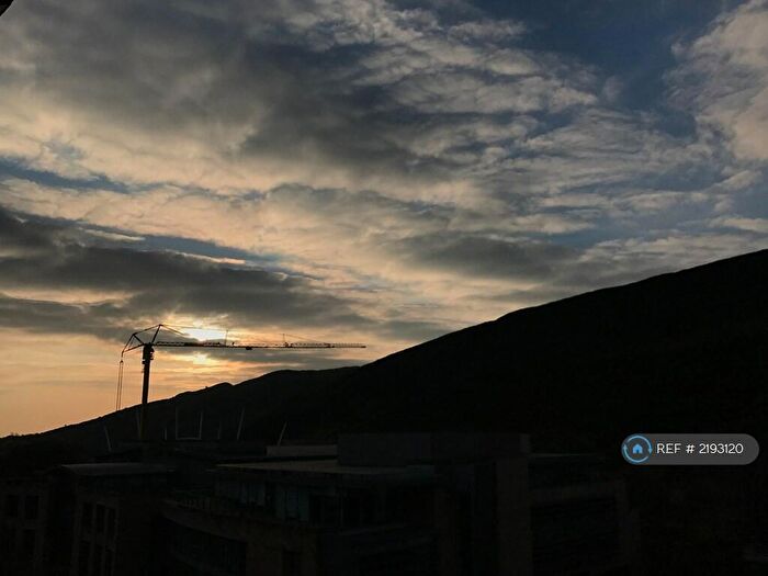 2 Bedroom Flat To Rent In Holyrood Road, Edinburgh, EH8