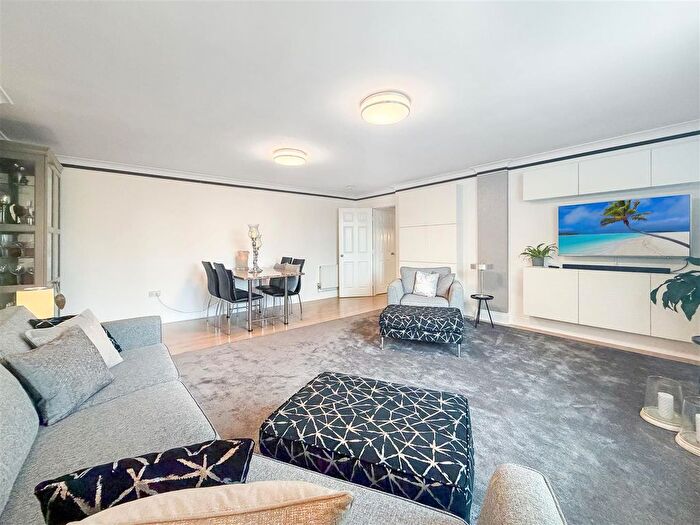 2 Bedroom Flat For Sale In Castle Chambers, Torquay, TQ1