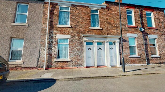 2 Bedroom Flat To Rent In Hylton Street, North Shields, Tyne And Wear, NE29