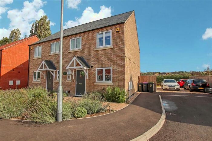 3 Bedroom Semi-Detached House To Rent In Meadowfield Close, Waddington, LN5