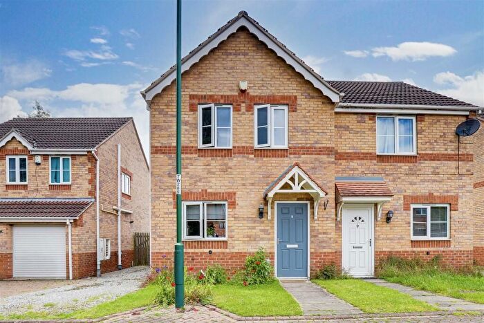 3 Bedroom Property To Rent In Weave Close, Nottingham, NG6