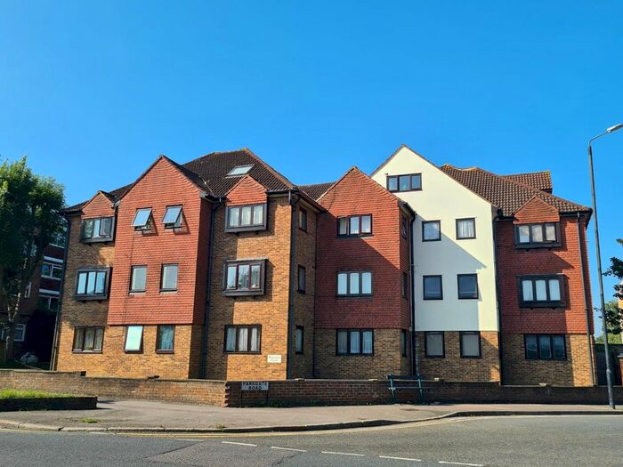 2 Bedroom Flat To Rent In Burniston Court, Manor Road, Wallington, SM6