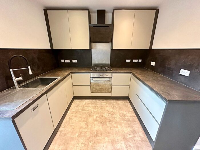 2 Bedroom Property To Rent In Queens Walk, Ossett, WF5