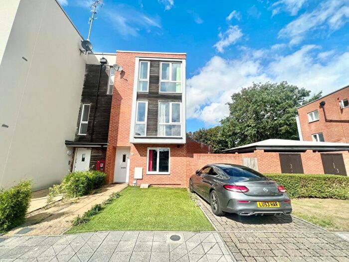 4 Bedroom House To Rent In Tenzing Gardens, Basingstoke, RG24