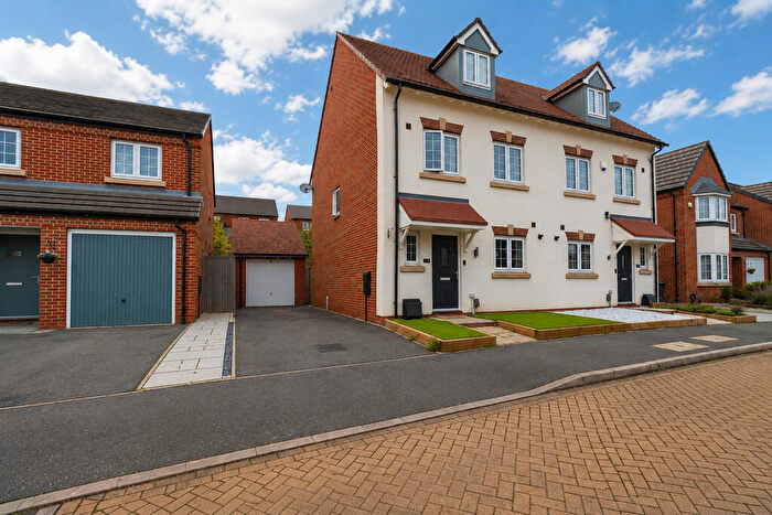 4 Bedroom Semi Detached House For Sale In Meadow Way, Tamworth, B79