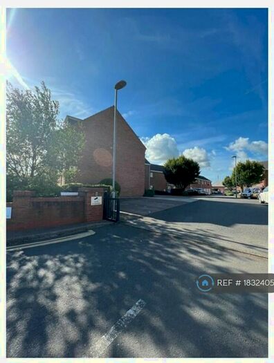 2 Bedroom Flat To Rent In Gabriel Court, Leeds, LS10