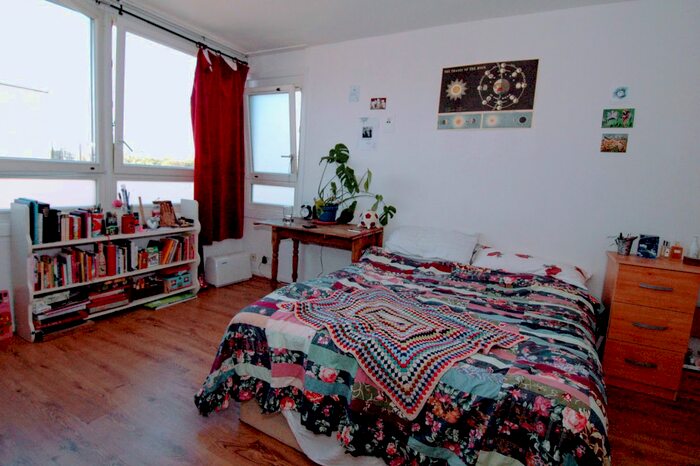 3 Bedroom Flat To Rent In Hanworth House, John Ruskin Street, Oval, London, SE5