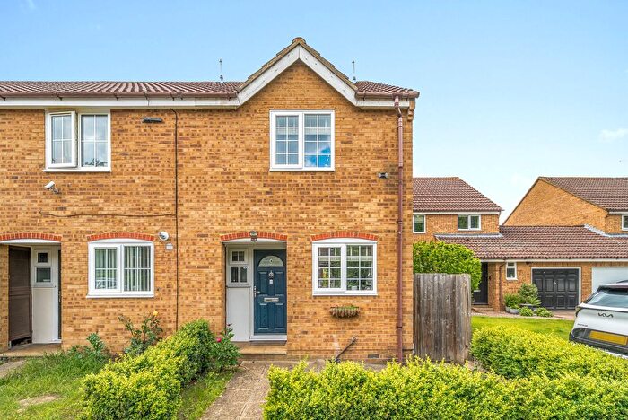 2 Bedroom End Of Terrace House To Rent In Viscount Gardens, Byfleet, Surrey, KT14
