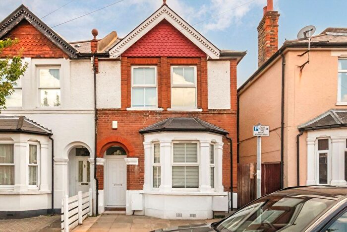 Studio To Rent In Chatham Road, Kingston Upon Thames, KT1