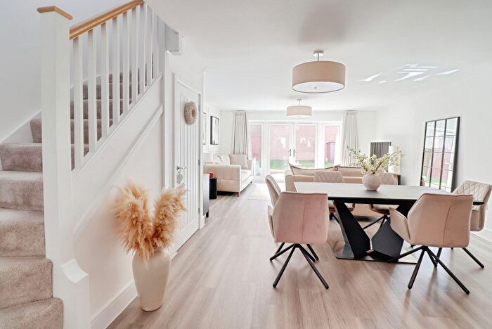 3 Bedroom Semi Detached House For Sale In Andrewes Way, Essex, SS6