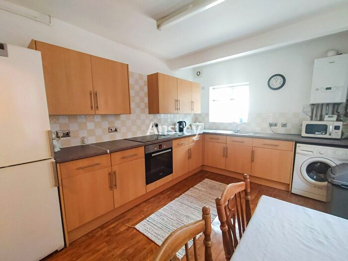 4 Bedroom Property To Rent In Burlington Road, Southampton, Hampshire, SO15