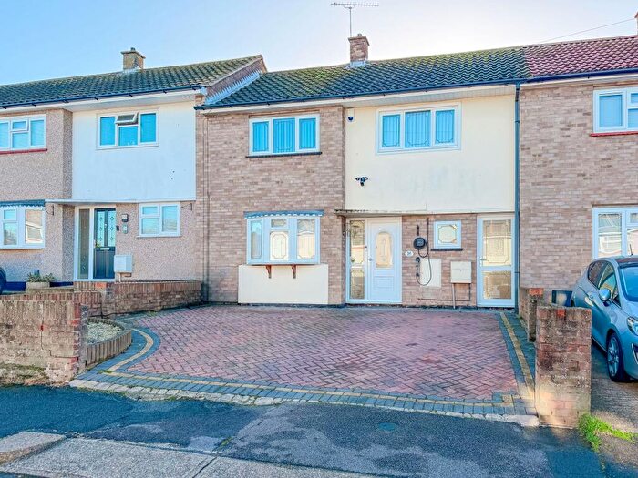 3 Bedroom Terraced House For Sale In Delhi Road, Basildon, SS13