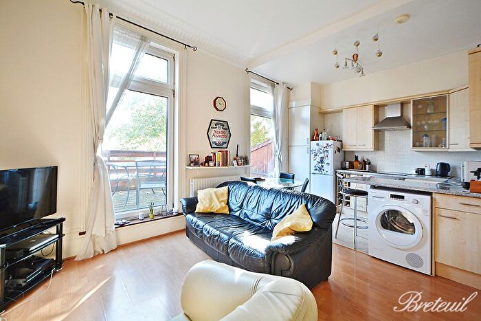 1 Bedroom Flat To Rent In Shepherds Bush Road, London, W6