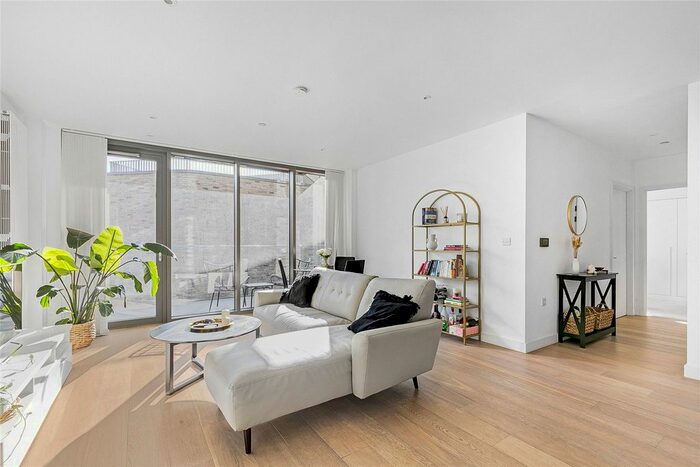 2 Bedroom Flat To Rent In Admiralty Avenue, London, E16