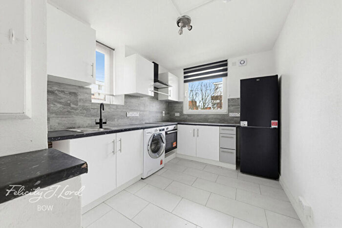 3 Bedroom Flat For Sale In Poplar High Street, London, E14