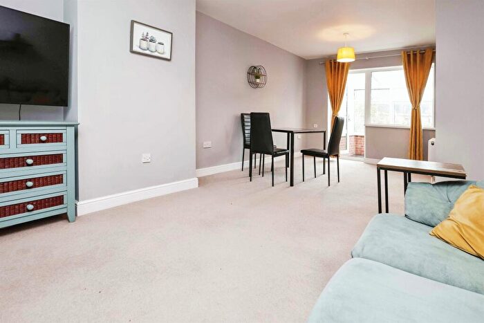 2 Bedroom End Of Terrace House For Sale In Stonehouse Lane, Quinton, Birmingham, B32