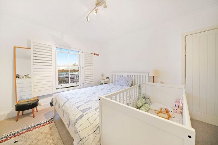 3 Bedroom Flat To Rent In Martell Road, West Dulwich, London, SE21