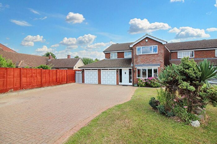 4 Bedroom Detached House For Sale In Middle Road, Aylesbury, HP21