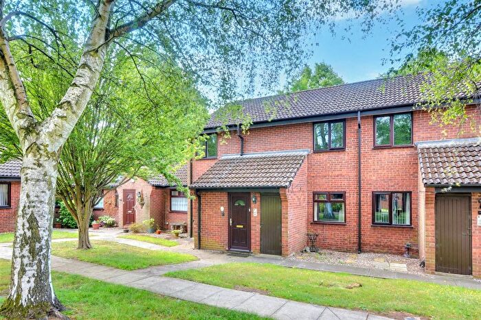 2 Bedroom Maisonette For Sale In Brookdale Court, Nottingham, NG5