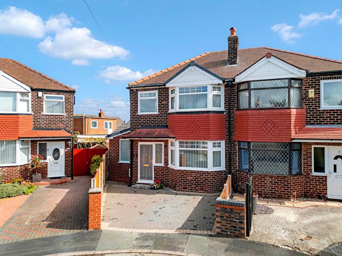 3 Bedroom Semi-Detached House For Sale In Tenby Drive, Runcorn, WA7