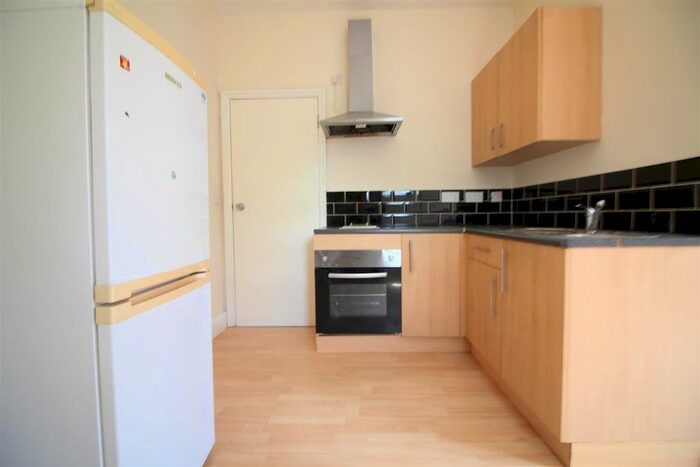 Studio To Rent In Hanworth Road, Hounslow, TW4