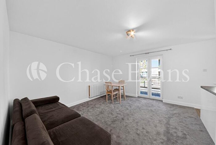 2 Bedroom Flat To Rent In Langbourne Place, Isle Of Dogs, London, E14
