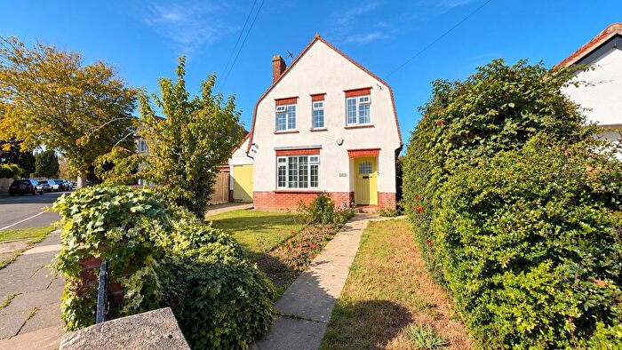 3 Bedroom Detached House For Sale In Greenway, Frinton-On-Sea, CO13