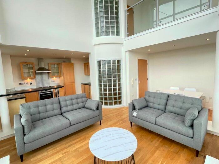 2 Bedroom Flat To Rent In Gotts Road, Leeds, West Yorkshire, Uk, LS12