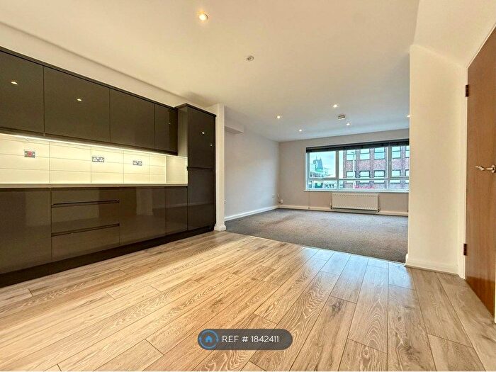 2 Bedroom Maisonette To Rent In Furzehill Parade, Borehamwood, WD6