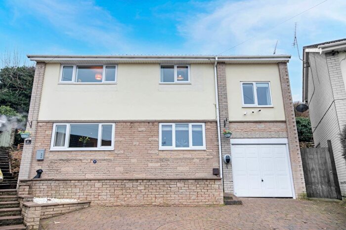 4 Bedroom Detached House For Sale In Cramfit Close, Sheffield, South Yorkshire, S25