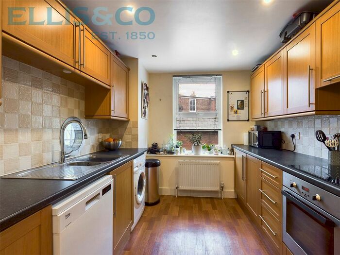 2 Bedroom Flat To Rent In Castle Place, Castle Street, Tonbridge, Kent, TN9