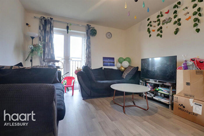 2 Bedroom Apartment To Rent In Bellingham Way, Aylesbury, HP22