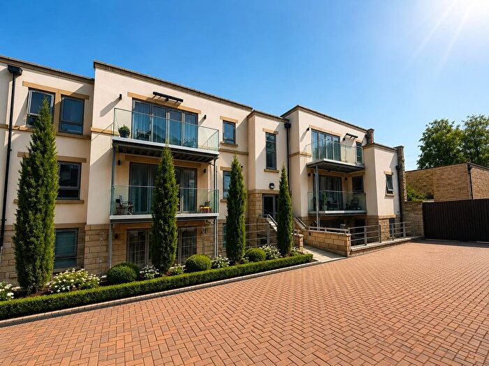 2 Bedroom Flat To Rent In Chantry Drive, Ilkley, West Yorkshire, LS29