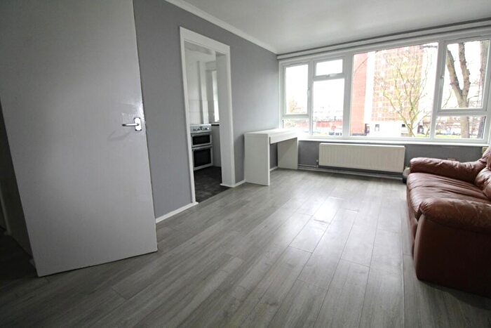 1 Bedroom Flat To Rent In Gilpin Crescent, Edmonton Angel, N18