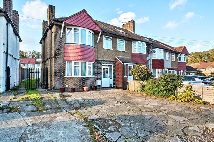 3 Bedroom End Of Terrace House For Sale In Shaldon Drive, Morden, SM4