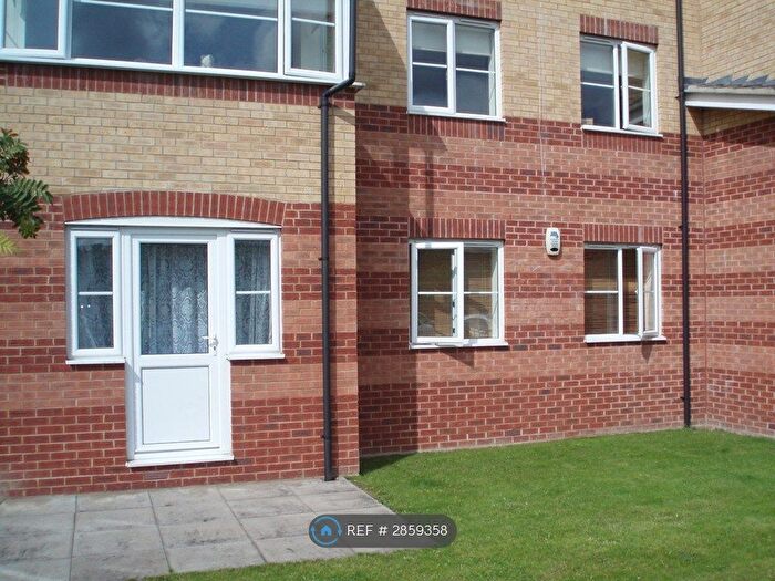 2 Bedroom Flat To Rent In Princes Gate, High Wycombe, HP13