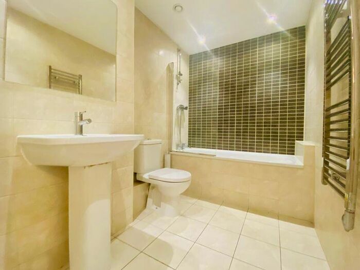 2 Bedroom Apartment To Rent In Mann Island, Liverpool, L3