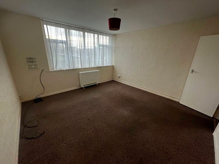 Flat To Rent In Cleethorpes Road, Grimsby, DN31
