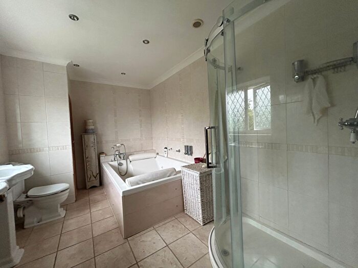 5 Bedroom Detached House For Sale In Midsummer Hill, Kennington, Ashford, Kent, TN24