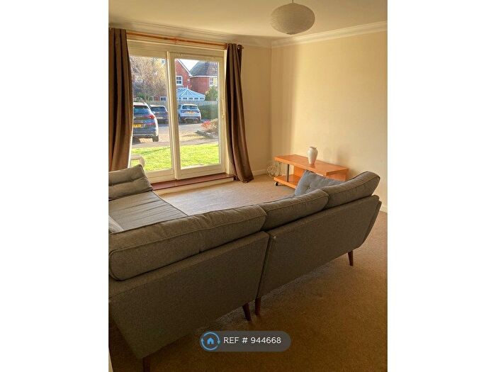 3 Bedroom Flat To Rent In Malbet Park, Edinburgh, EH16