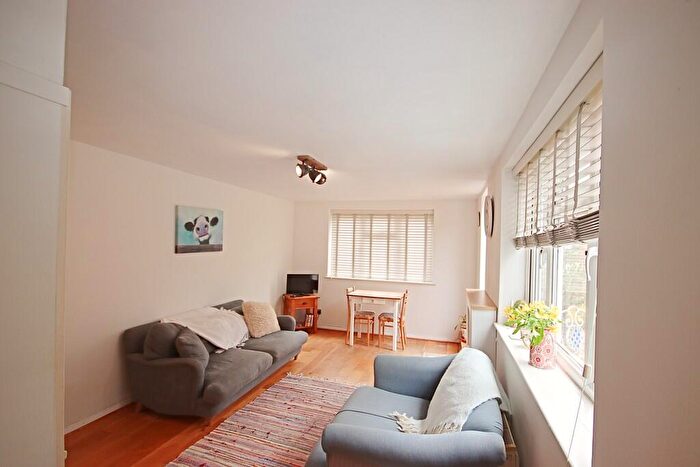 2 Bedroom Apartment For Sale In High Street, Billingshurst, RH14